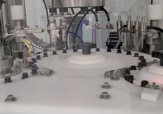 quality Máquina de llenado y tapado de vial en línea con motor principal ABB y precauciones de seguridad factory