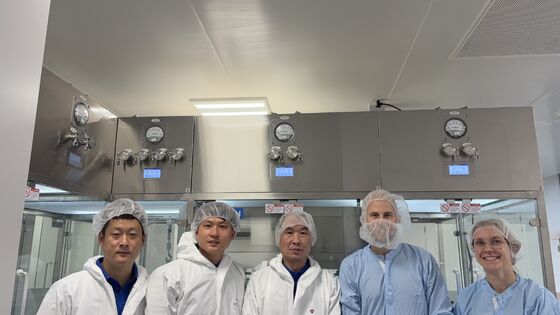 quality Máquina de llenado de medios de posicionamiento de tapón neumático con servomotor controlado para levantar agujas de llenado y comprobar el peso en línea factory